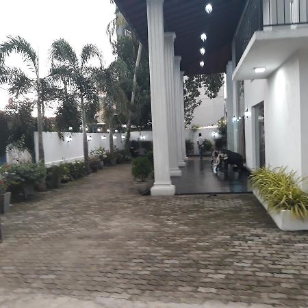 The Kingston Hotel Kiribathgoda Exterior photo