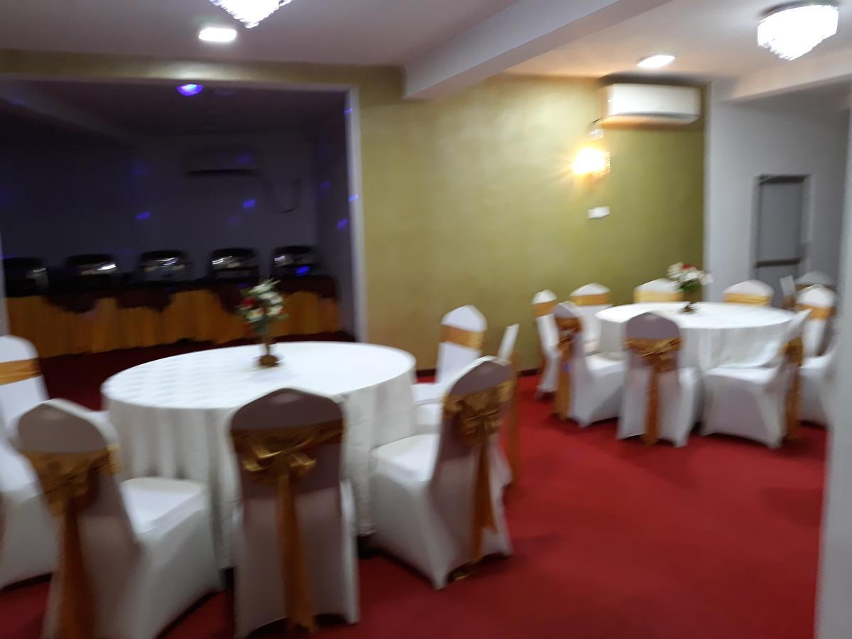 The Kingston Hotel Kiribathgoda Exterior photo