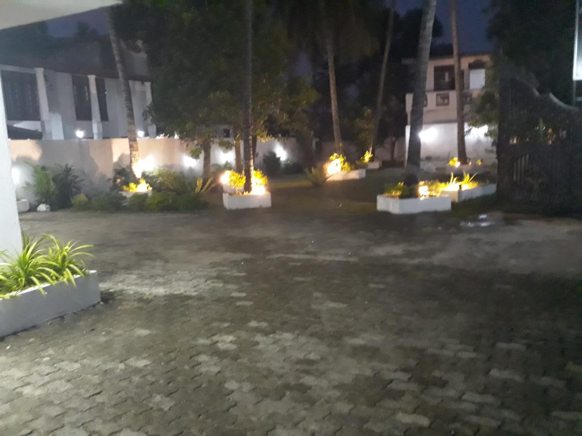 The Kingston Hotel Kiribathgoda Exterior photo